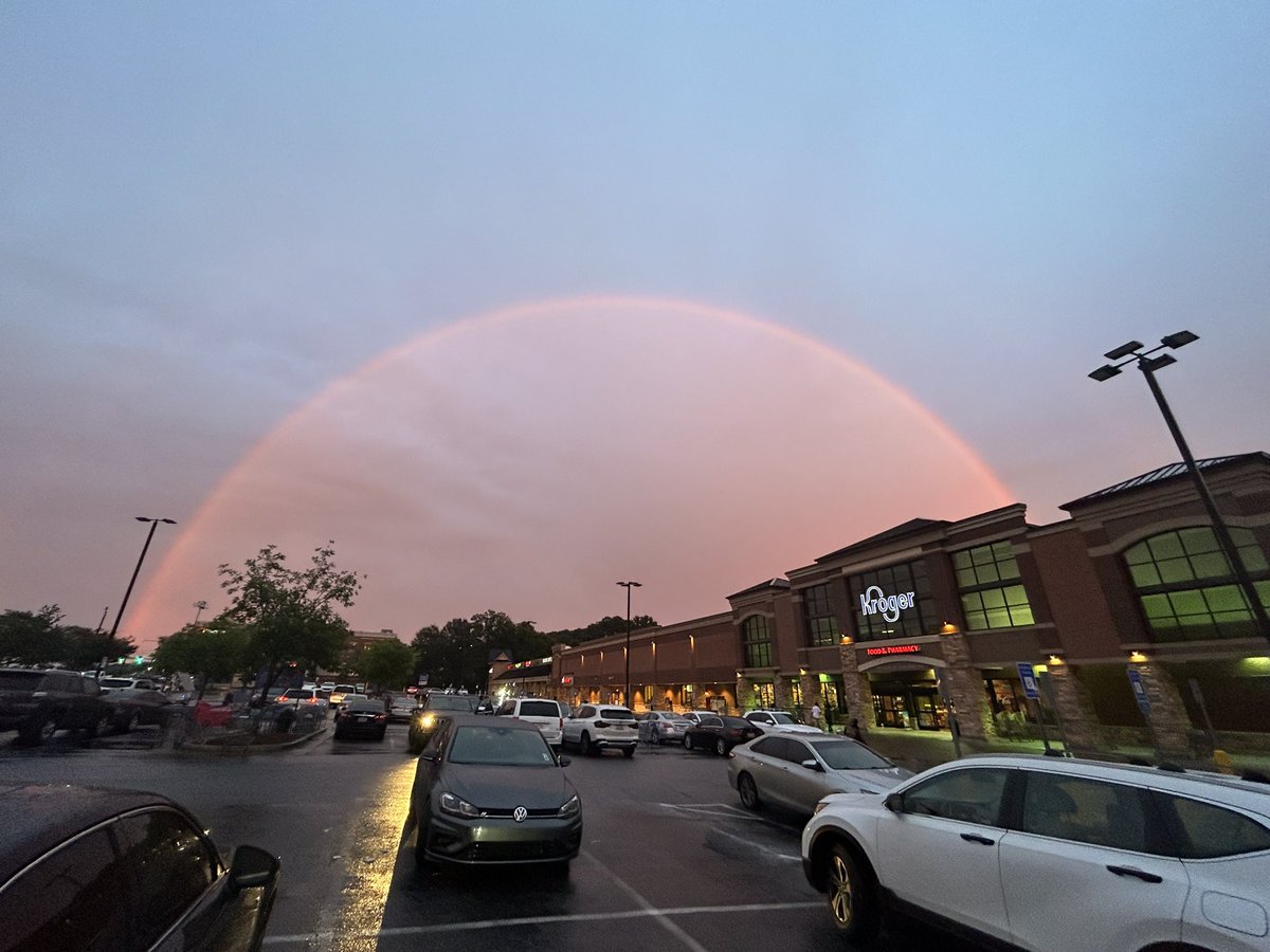 sewillia3131's tweet photo. @11AliveNews Just took this pic outside of the Brookhaven Kroger after the storm! Crazy. https://t.co/UZ7qyPlkeP