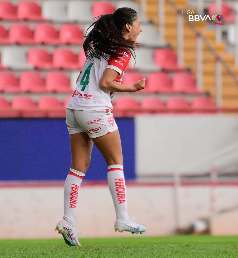 Lucy: capitana, histórica y goleadora ⭐

#VamosPorEllas👊🏼