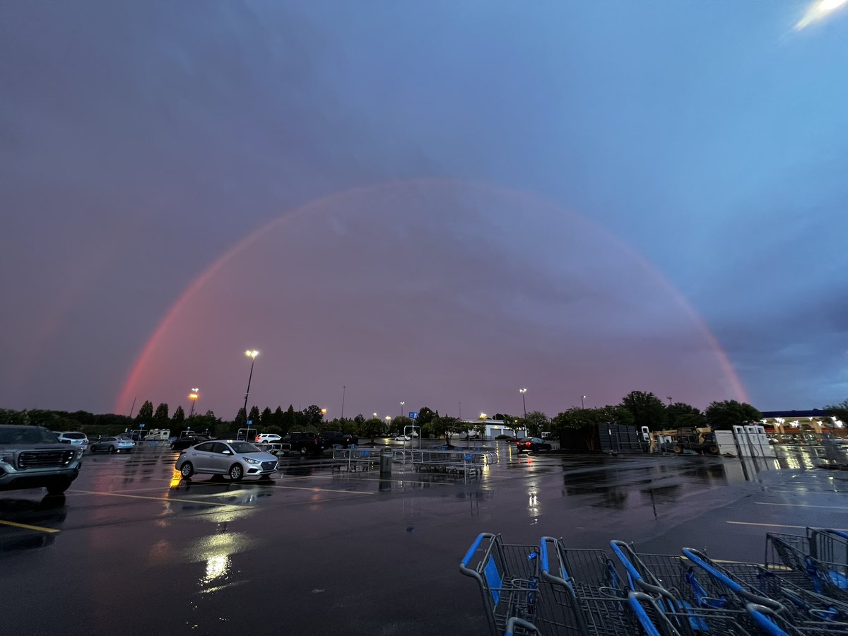 DelaneMcK's tweet photo. Interesting rainbow https://t.co/BV2k7BDW7F