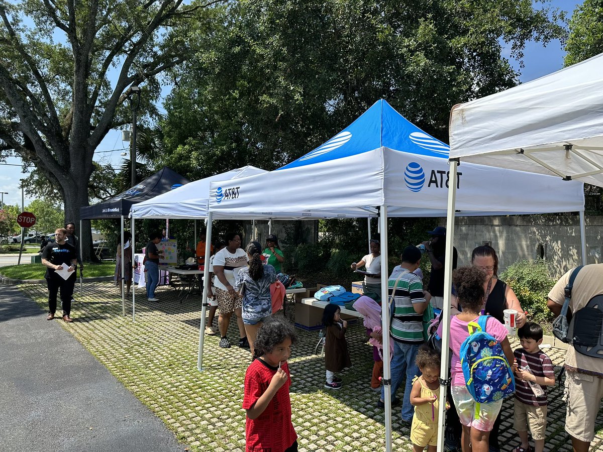 More pictures from today’s event! #picturemail #back2skool #ParkNMag <a href="/BatesKawanna/">Kawanna T. Bates aka “KB”</a> <a href="/One_FLA/">OneFLA</a>