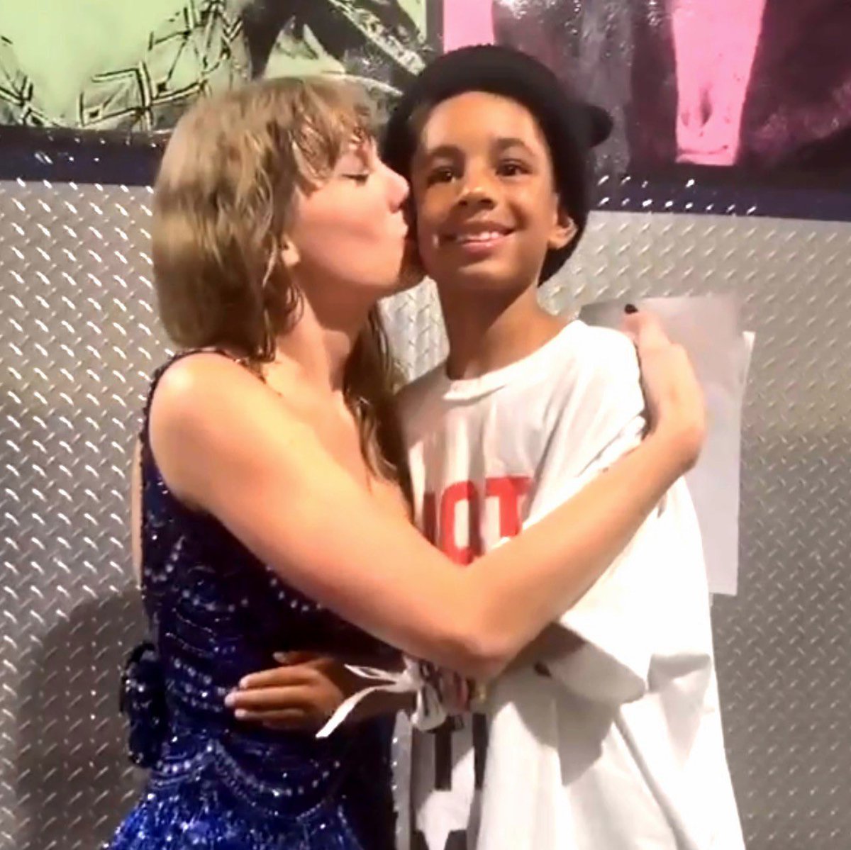 PopCrave's tweet photo. Taylor Swift pens letter to Alicia Keys’ son Genesis, who attended the #ErasTour. https://t.co/quRSHjcrSs