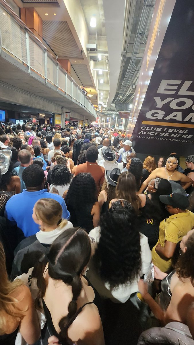 Broadfield_AIA's tweet photo. Current concourse situation after the rain delay for the @Beyonce that in unsafe and not necessary #RenaissanceTour #fedexfield #raindelay https://t.co/FW9JfWzRMJ