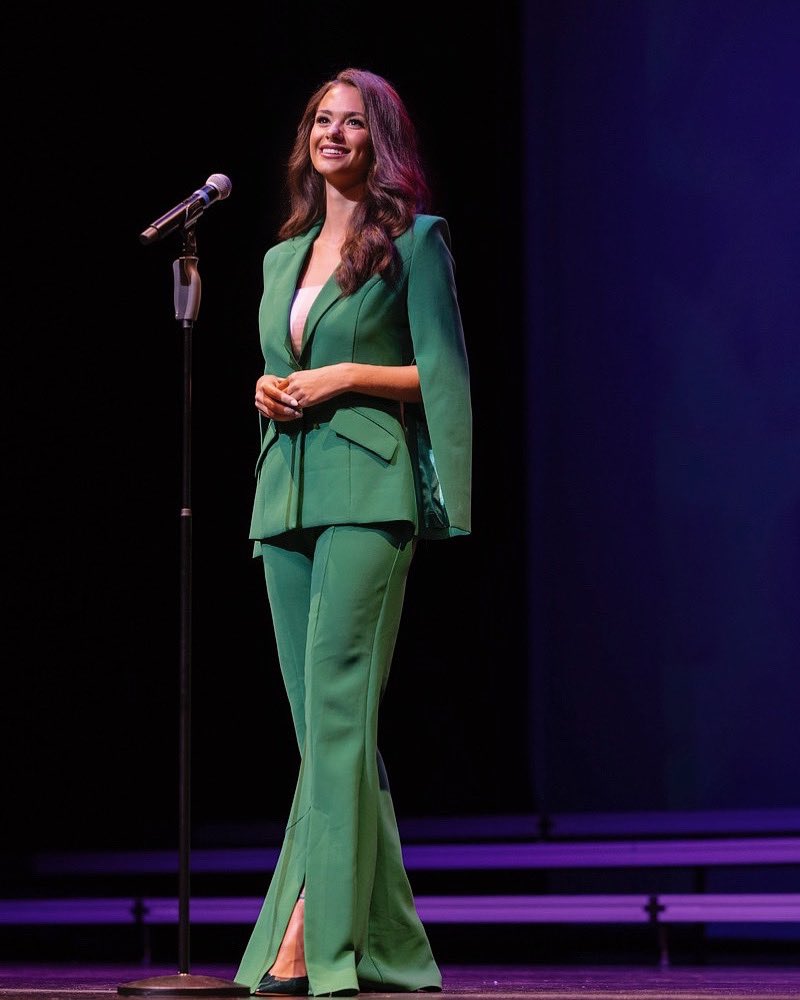 Looking towards the week like…
——
I hope everyone had a restful weekend! Here’s to the start of a new week filled with new possibilities + opportunities! ✨
——
#misskentucky #misskentucky2023 #mao #service #style #scholarship #success #sisterhood