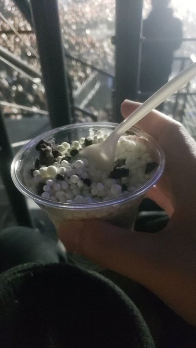 Been a while since I got dippin dots. https://t.co/BlSAdISJCv<a href="/tag/evo2022"class="tags"><span>#evo2022</span></a>