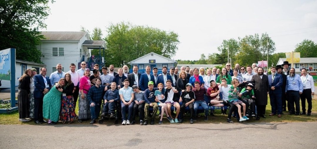 Joelmpetlin's tweet photo. A bipartisan group of NY political leaders took pleasure in greeting the happy children and dedicated staff at @CampHASC

Much credit goes to Shmiel Kahn, @AbeEisner &amp; Rav Judah Mischel for making miracles happen.

I was truly honored to have the opportunity to see it in action. https://t.co/K6jamMX7gg