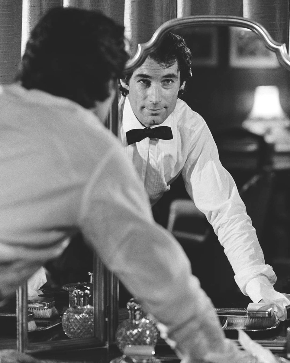 The007Files's tweet image. This week in #JamesBond movie history. Two new 007s 14 years apart.

August 1st 1972. 51yrs ago #RogerMoore delighted the press atop the Dorchester Hotel.

August 6th 1986. 37yrs ago, after Brozza was in, then out, #TimothyDalton finally said yes &amp;amp; was announced as EON's 4th 007.