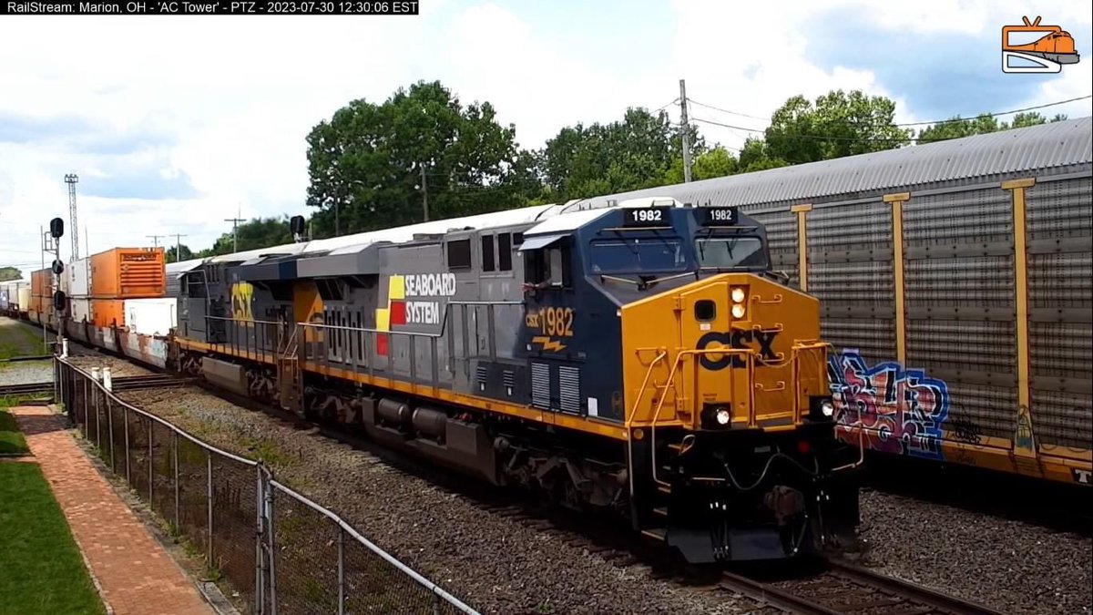 railstream's tweet image. .@CSX Seaboard #heritageunit going through Marion, OH. #railfan #railcam