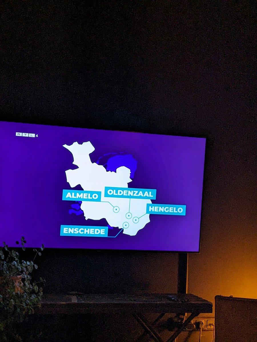 Minus25Official's tweet photo. @RTL4 een leuk programma maken over dialecten, maar dan niet weten welke stad waar ligt. Dit klopt natuurlijk niet he #blablametschaap https://t.co/febZoLIXkA