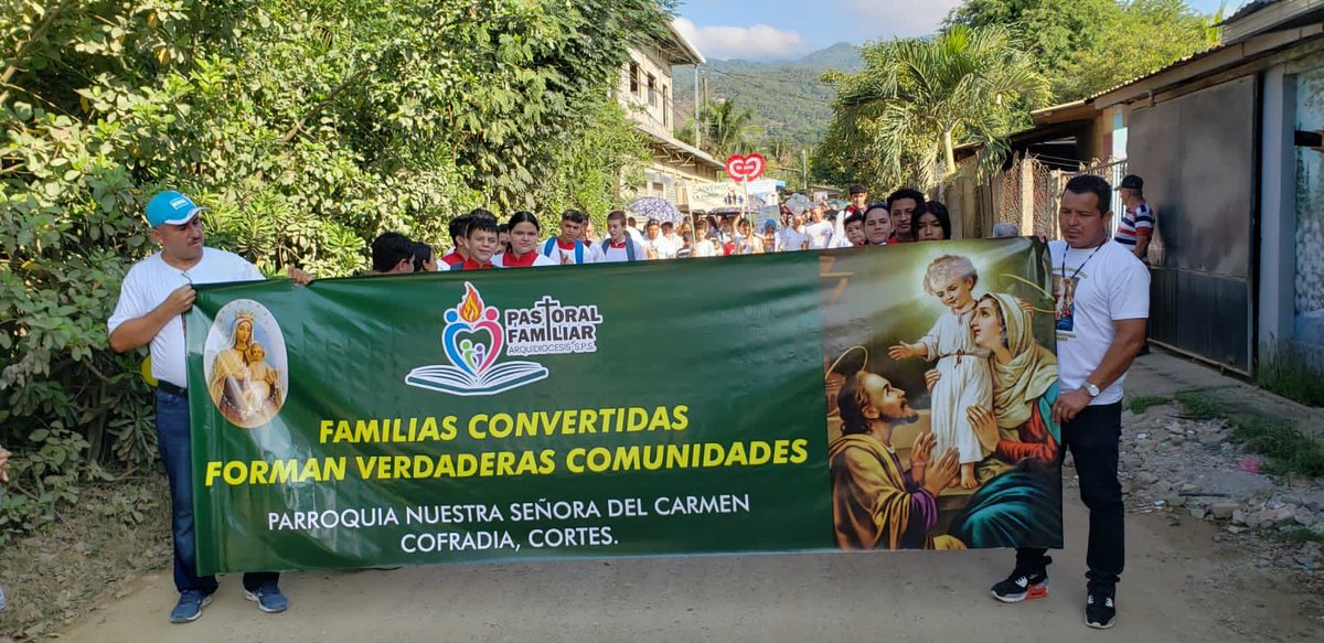 El día de hoy domingo 06 de agosto la Parroquia Nuestra Señora Del Carmen realizó una caminata #PorLaFamilia en las calles de #CofradíaCortesHonduras 🇭🇳🇭🇳🇭🇳 en marco de la celebración del #MesDeLaFamilia 
#AlfaTv #Canal29