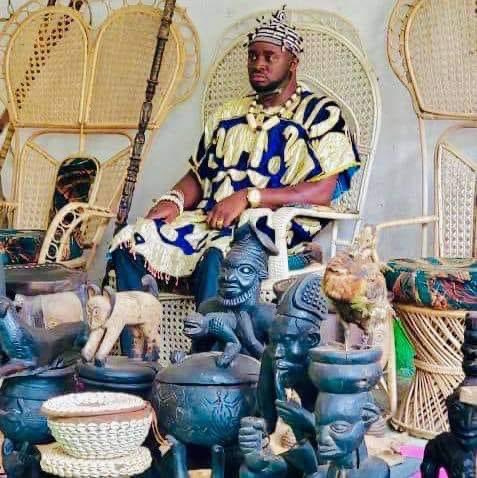 GraffiPikin's tweet photo. His Royal Highness, Fon Fombu Asanji Damguh II of Ngyen-Mbo, Mbengwi Subdivision

Ngyen-Mbo is a village inhabited by the Meta’ (#Menemo) People of Mbengwi Subdivision. It is bordered by #Balinyonga https://t.co/cA0kd2i9U3