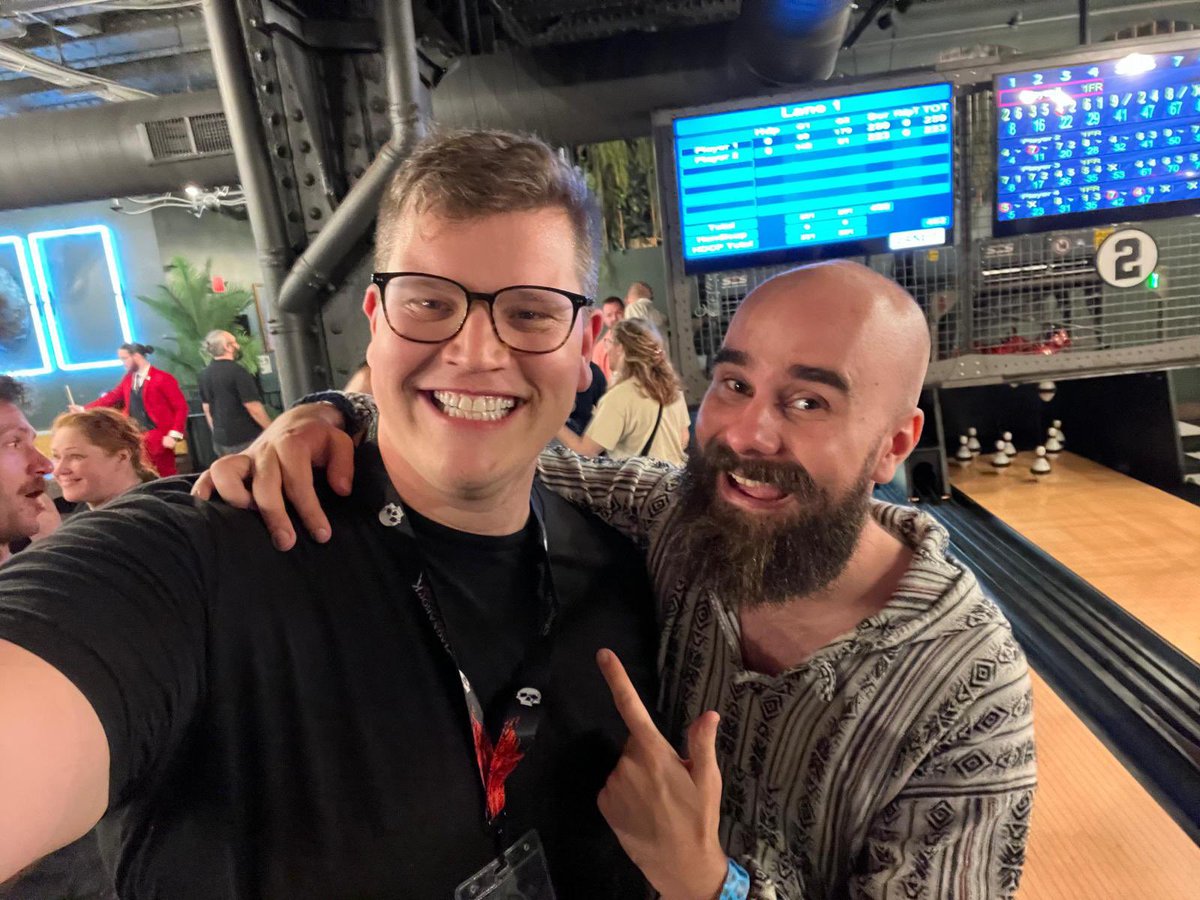 Hanging out with the legend <a href="/DungeonScribe/">Hos - Dungeon Scribe 🔜 Home til PAXU</a> at GenCon! And look, still 4 days left on his awesome kickstarter! kickstarter.dungeonscribe.com/Twit-Promo