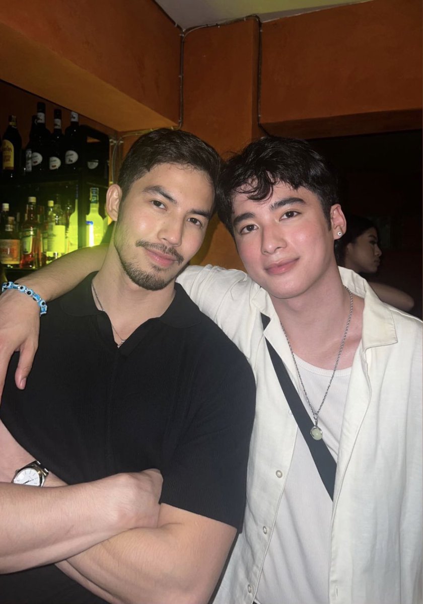 labruscaarchive's tweet image. Hello Stranger reunion at Tony’s bday party this weekend 🥺🙌🏽💖 #TonyLabrusca #HelloStrangerTheSeries #HelloStranger #xavmi