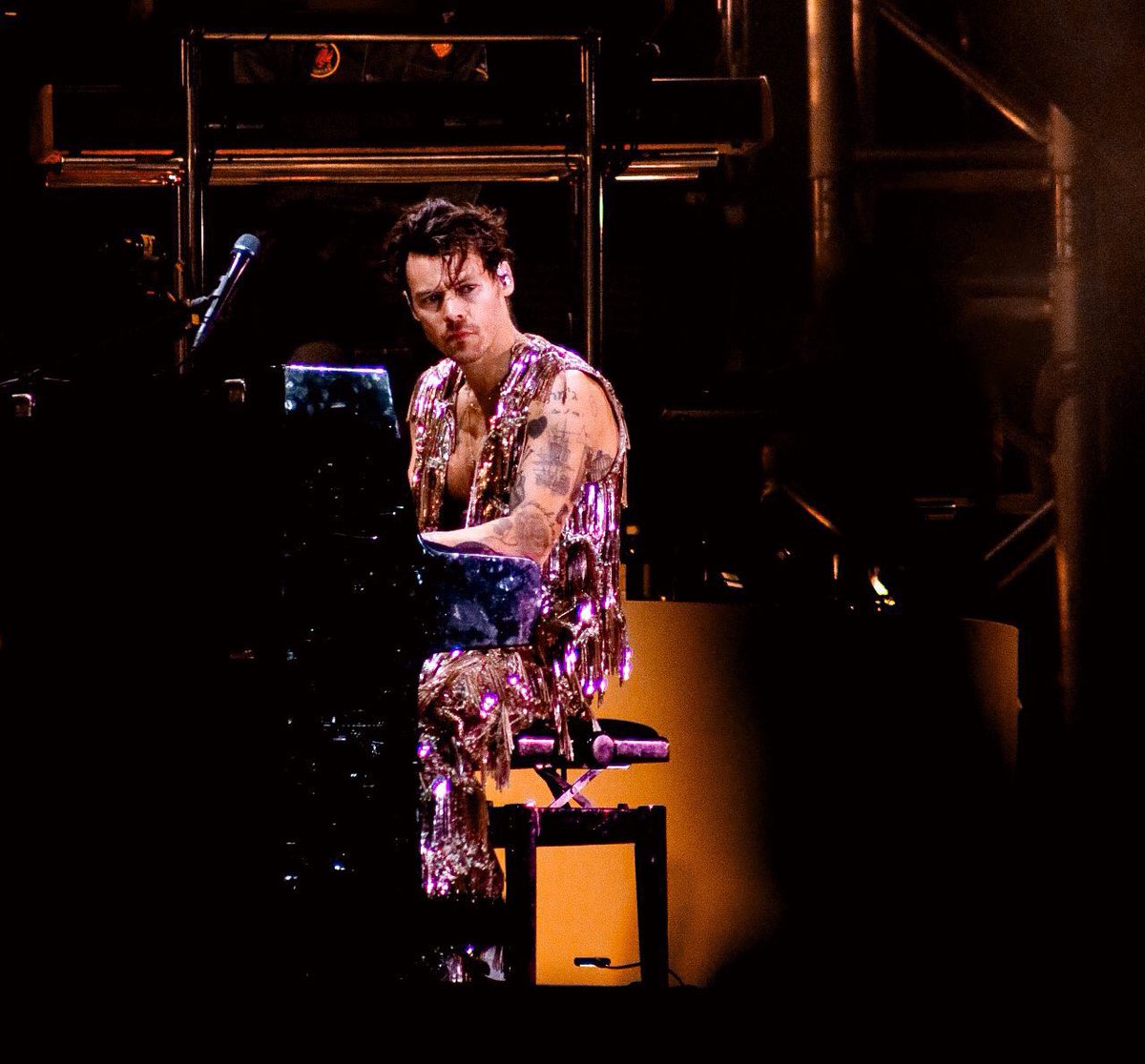 hrryberry's tweet image. people moved on but i’m still here.