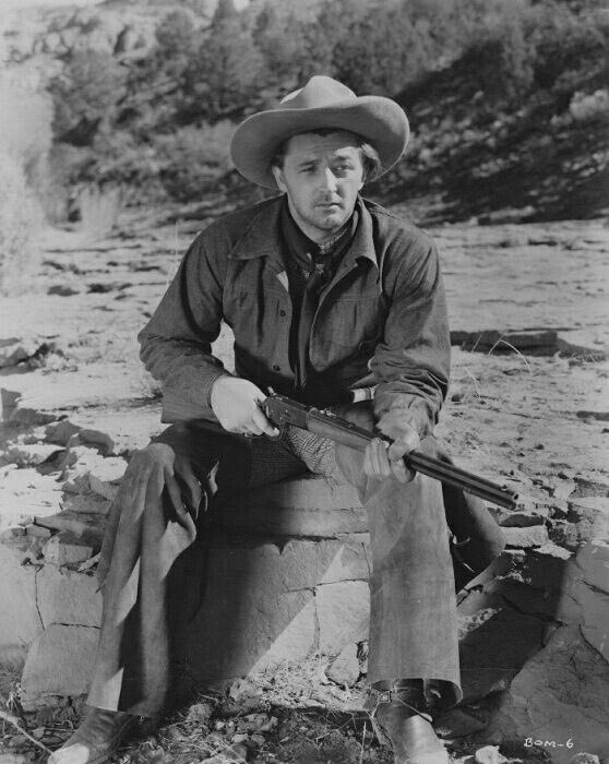 TheFilmFrontier's tweet photo. Blood on the Moon (1948) #BOTD #RobertMitchum https://t.co/ziXOCFNIeD