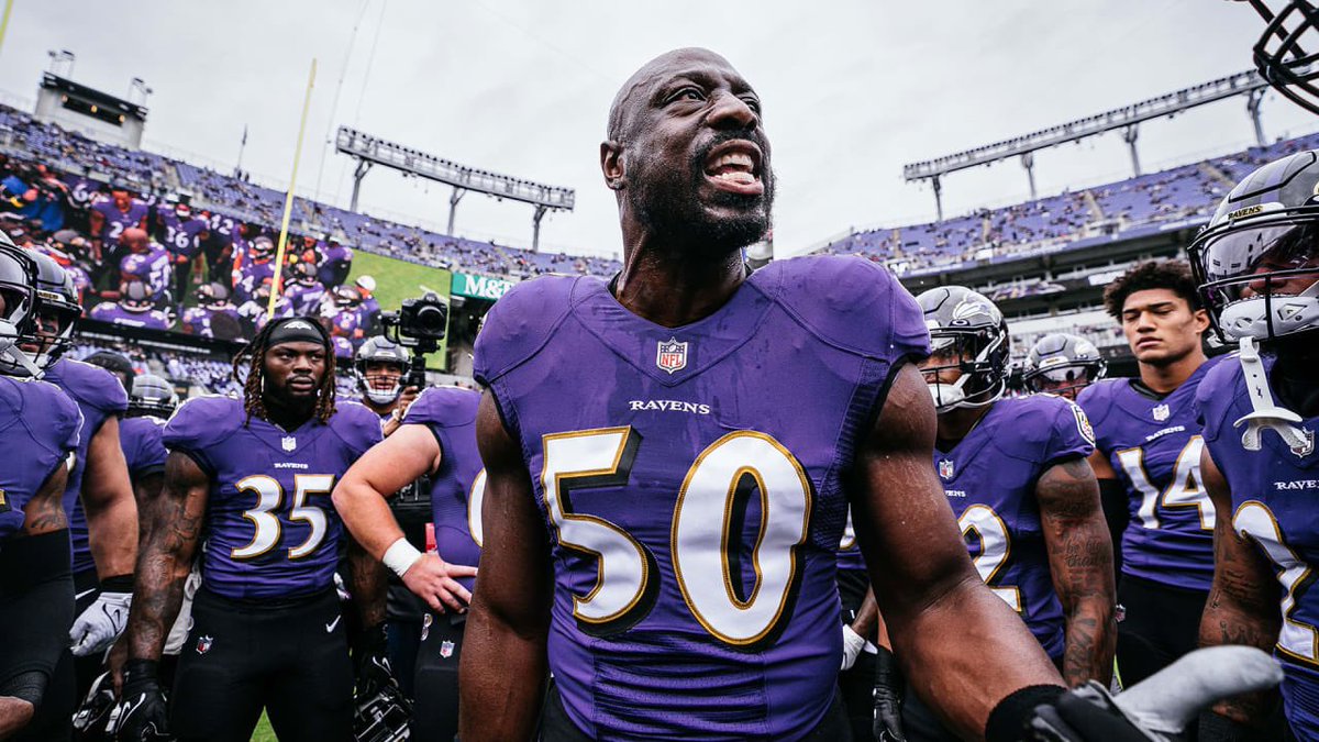 avl_mike's tweet photo. Breaking: The #Panthers have signed veteran edge rusher Justin Houston.

Source: @AdamSchefter https://t.co/8YCvIsltA6