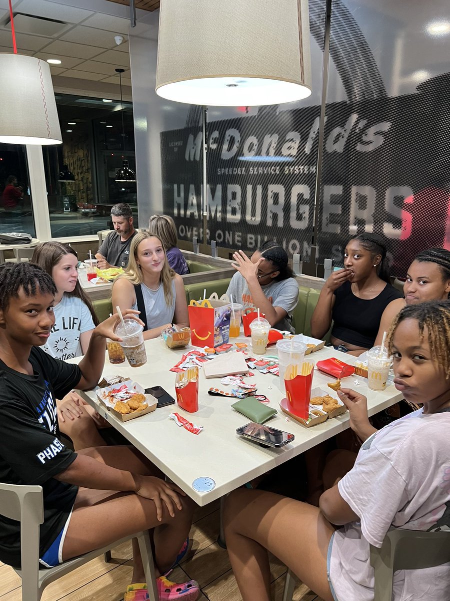 BEEliteWBB's tweet image. This team, these girls, and these people have became one huge family this travel season. We have experienced every emotion you can imagine, but none more than the joy of being together. Best of luck to all our girls this coming basketball season. Until next season…#THUGGIN