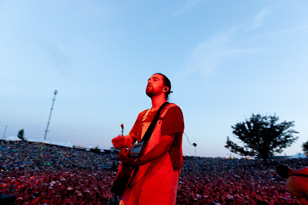 Noah Kahan tweet media