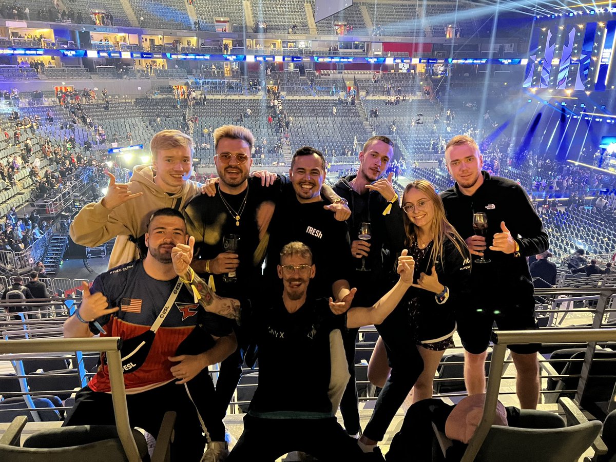 So ein geiles IEM Wochenende! Vielen Dank  an alle die dabei waren ♥️ <a href="/mauschine/">MAUschine</a> <a href="/fREShCS1/">fREShCS</a> <a href="/StpN_CS/">StpN🇩🇪</a> <a href="/expok1ng/">expo</a> <a href="/MartiNezzcsgo/">MartiNéz #1.5 Siuhy fan</a>