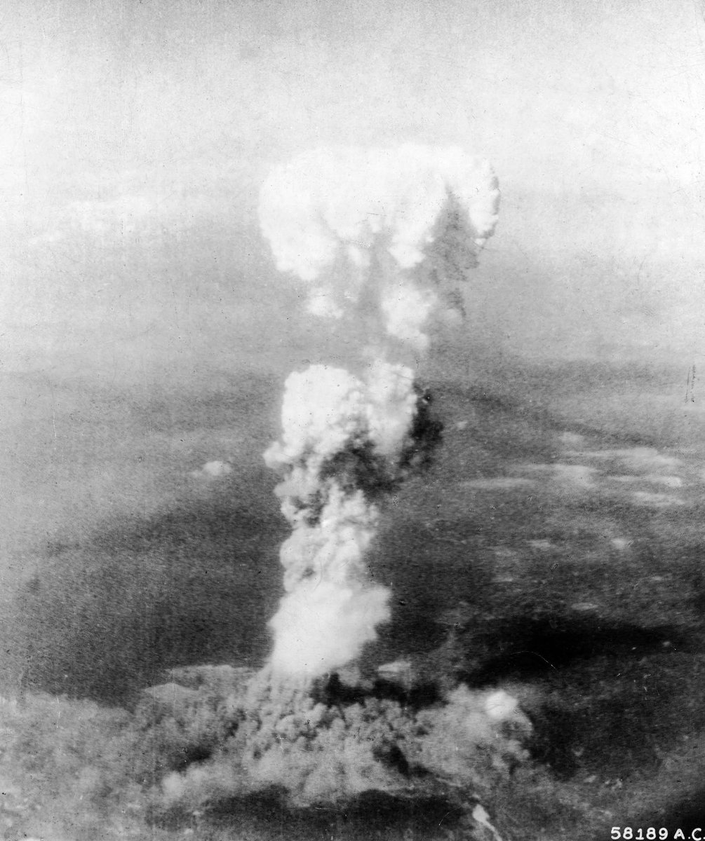 On this day in 1945, USA dropped the atomic bomb in Hiroshima, Japan killing 70,000–126,000 civilians and 7,000–20,000 soldiers. #atomicbombing