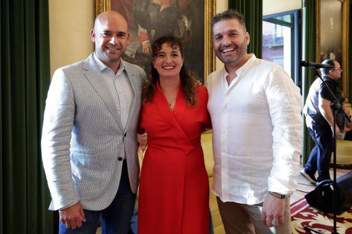 PomaresLos's tweet photo. 📯Orgullosos de Pili, nuestra cocinera y pregonera de la Semana Grande de @gijon, junto a sus compañeras del @clubguisanderas 

❤️¡Un día inolvidable para Los Pomares!

🥰Muchísimas gracias a @CarmenMoriyon y toda la corporación municipal

🗣️¡Puxa Xixón!

🕺🏻¡Que el ritmo no pare! https://t.co/x2jXmk1n7T