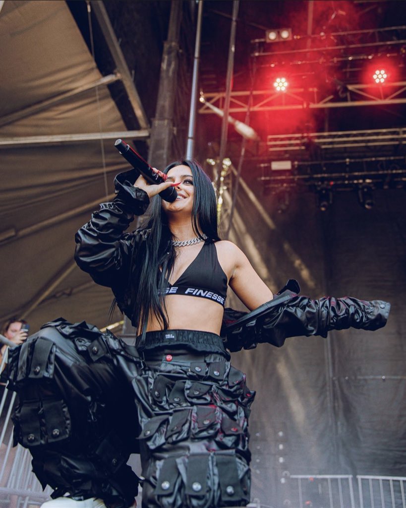 murphieshq's tweet photo. jessie’s first lollapalooza, and you were amazing. tour starts so soon, we can’t wait to see y’all🖤

@jessiemurphhh #jessiemurph https://t.co/W9xNdU3Z9q