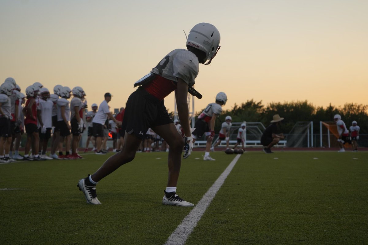 CorniliusBrown1's tweet photo. First week of freshman practice @HeathHawksFb went great. I’m extremely excited for this upcoming season
@Coach_Cmoore @RHHSHawks @CooperCrowell @CooperCrowell https://t.co/NNZauAFe7l