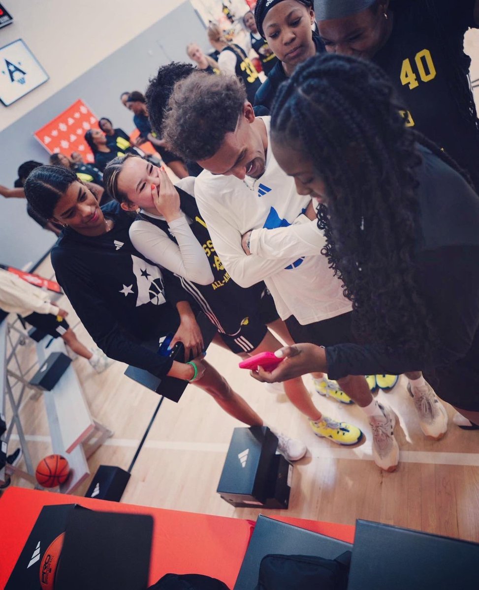JakahlaCraft's tweet photo. opportunities were endless, memories were unforgettable and bonds were created &amp; cherished. thank you so much @adidasHoops for that amazing experience! #3stripelife https://t.co/Naz1aVbzq0