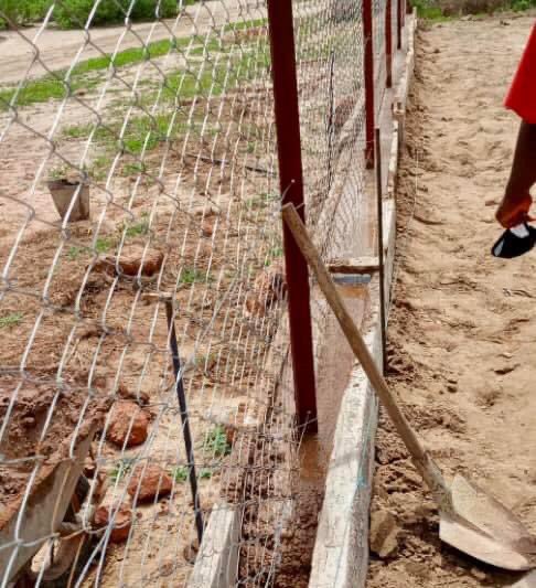 Etat d'avancement des travaux de réalisation de la clôture du périmètre maraicher des femmes de #Dougouba réalisé dans le cadre du projet #CoFoPNUD. Elle  vise à réaliser des actions communautaires issues des processus de conciliation ou de non-conciliation
#PNUD
#Impacts2023