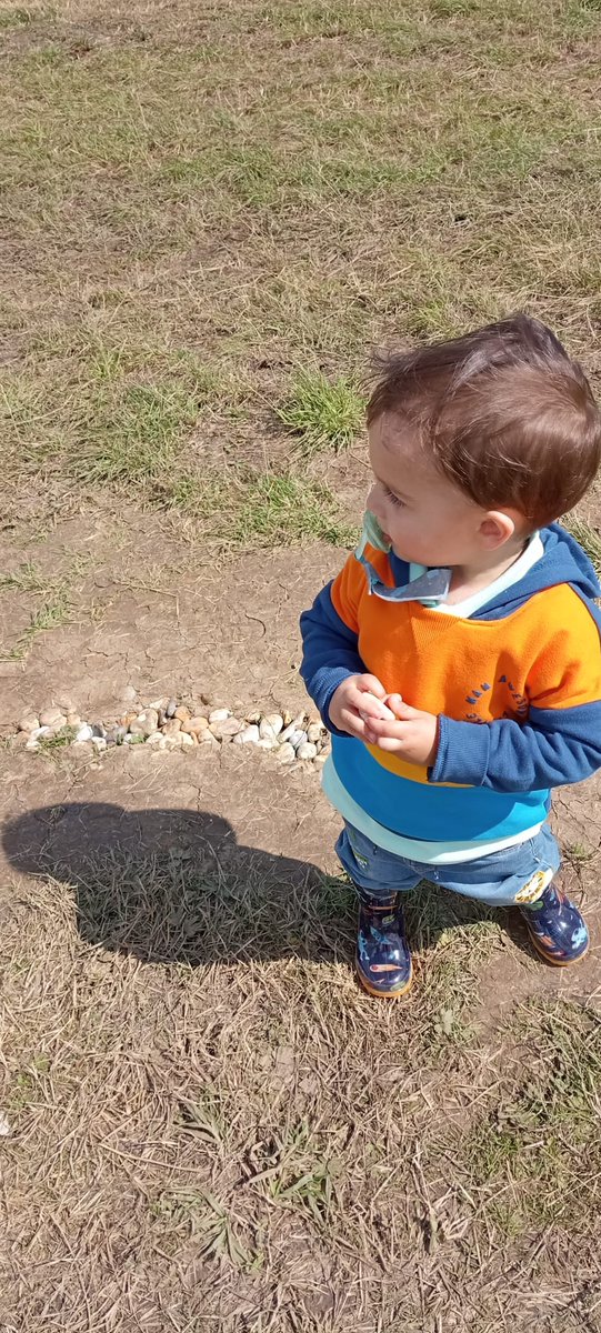 Alhamdolillah Taalay really enjoyed his first International Jalsa this year. He made a lot of new little friends and shouted a lot of taqbir 😊. Now whenever he hears taqbir on MTA he raises his arm and says jay 😆 

#JalsaUK