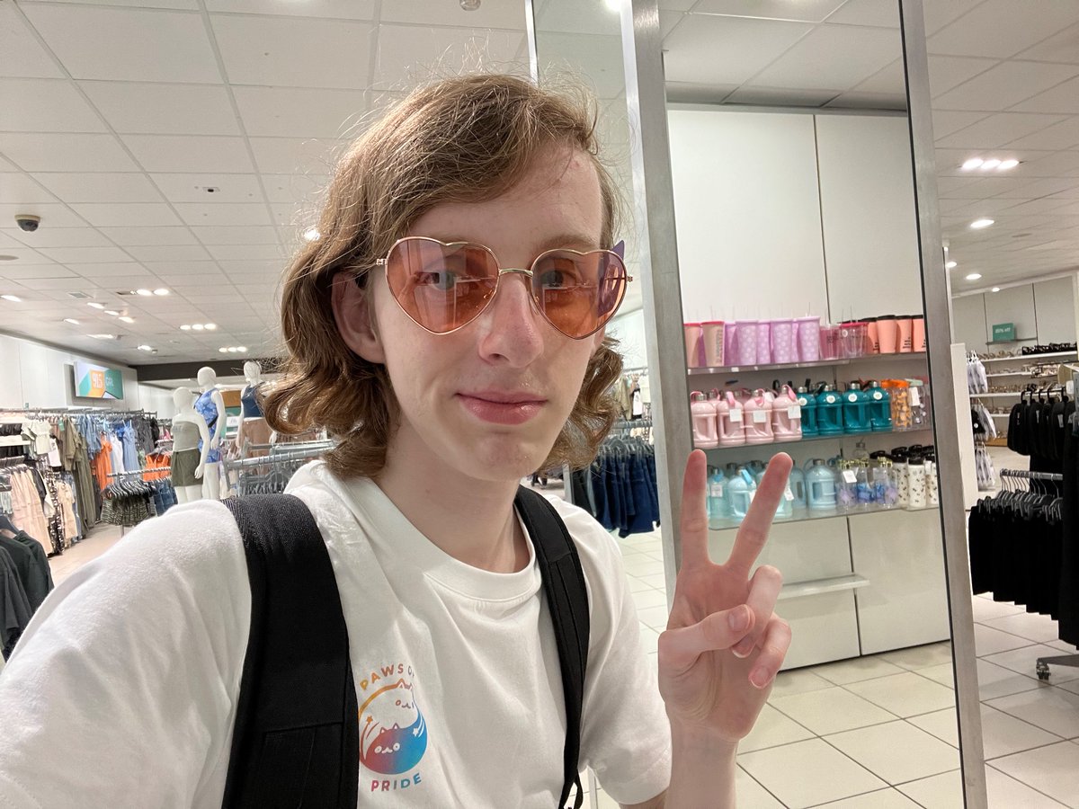 Today is my 1 Year Anniversary working for Paws Of Pride ❤️

Honestly I cried when I realised this today. This job really has made me so proud of myself and hopefully for the impact I can have on the world.

Cont.