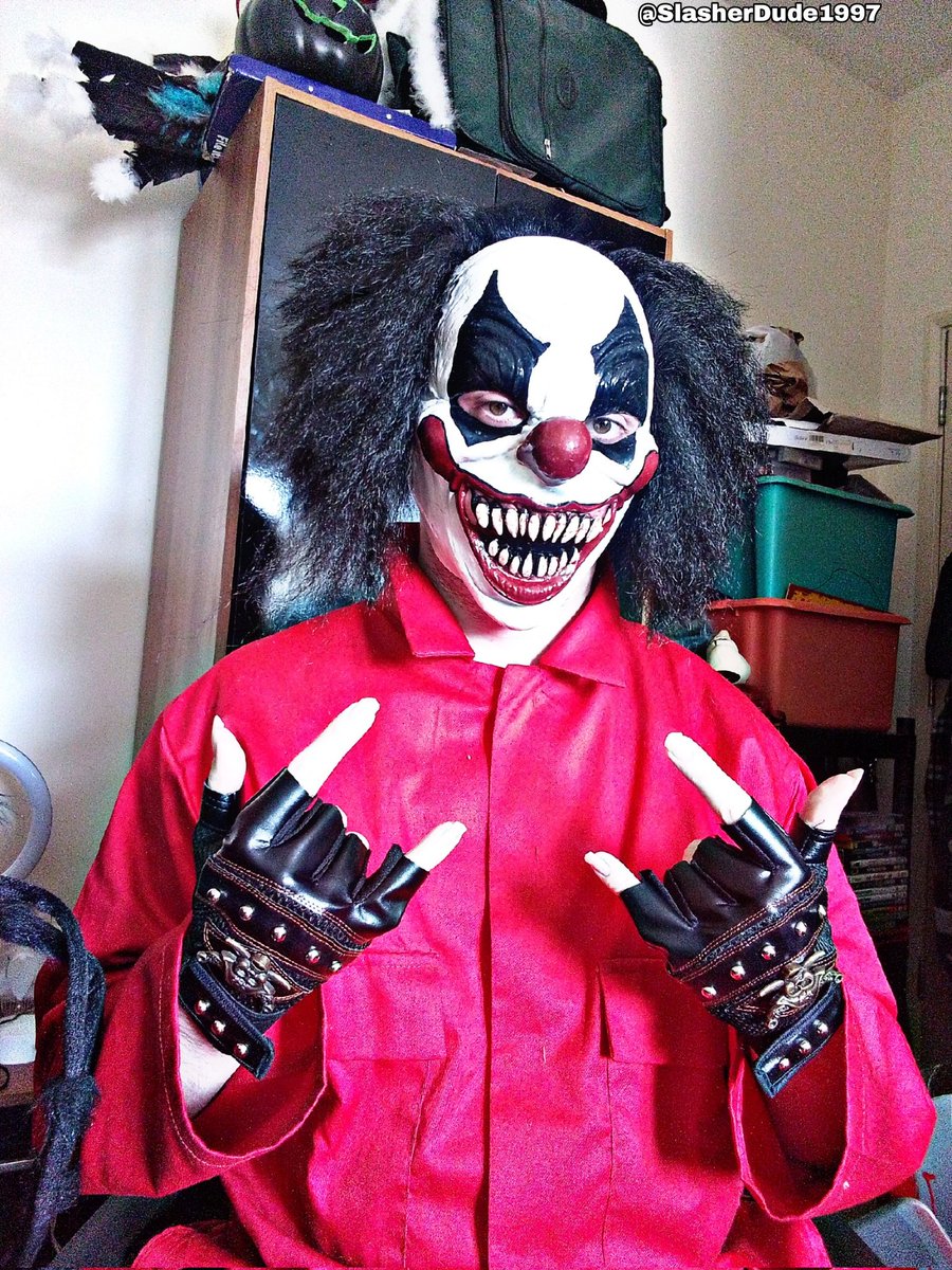 SlasherDude1997's tweet photo. Day 6 of #InternationalClownWeek 
.
.
Hope you #horror freaks have had an awesome Scary Sunday!!!
.
.
#cosplayer #cosplayers #cosplay #clown #clowns #clownweek #horrorcommunity #horrorfam #horrorfamily #horrorguy #sunday #weekend #august #clownmask #horrorfans #horrorfan https://t.co/9aE1SYCpl0