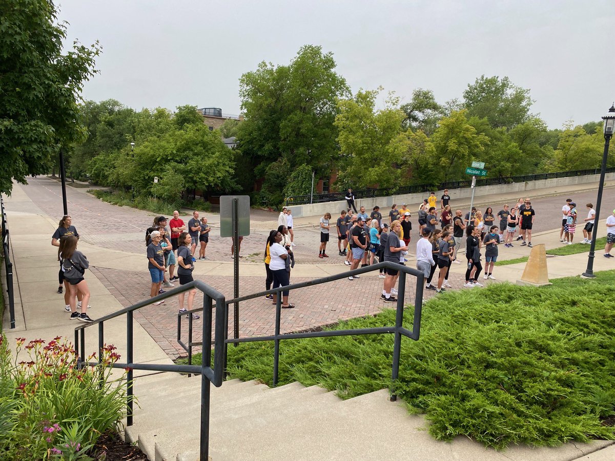 DLS_Activities's tweet image. Our Inaugural Dash for De was a success! We had so much fun at our run/walk 5K for athletics this morning we can’t wait to do it again next year! Thank you to all our volunteers and sponsors! Go Islanders!