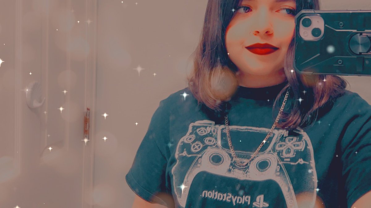 Second picture of my favorite console shirt 🖤🎮 #playstation #playstationshirt #gothfilter #goth #necklace #chainnecklace
