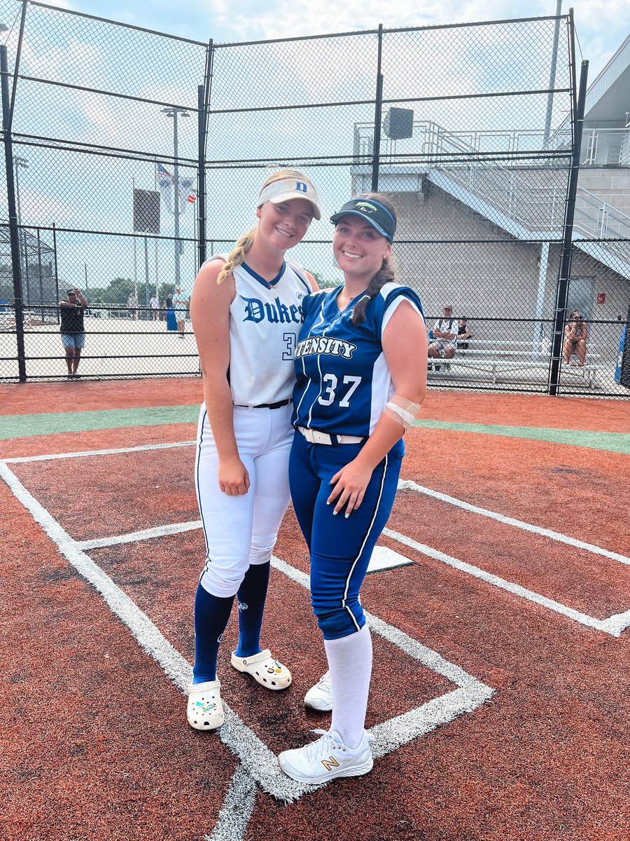 Another phenomenal camp at <a href="/HoyaSBCamps/">Hoya Softball Camps</a> this weekend. Thank you coaches @HoyasCoachPat <a href="/gabrielaelvina/">Gabriela Elvina</a> and <a href="/CatholicU_SB/">Catholic University Softball</a> for amazing instruction all weekend! @DukesGoldTorres @Ladydukesnj