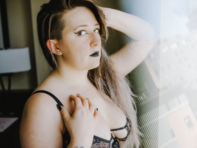 I&rsquo;m sleepy today, send good vibes ✨✨✨ https://t.co/WIqvD5neQ5<a href="/tag/ootd"class="tags"><span>#ootd</span></a>