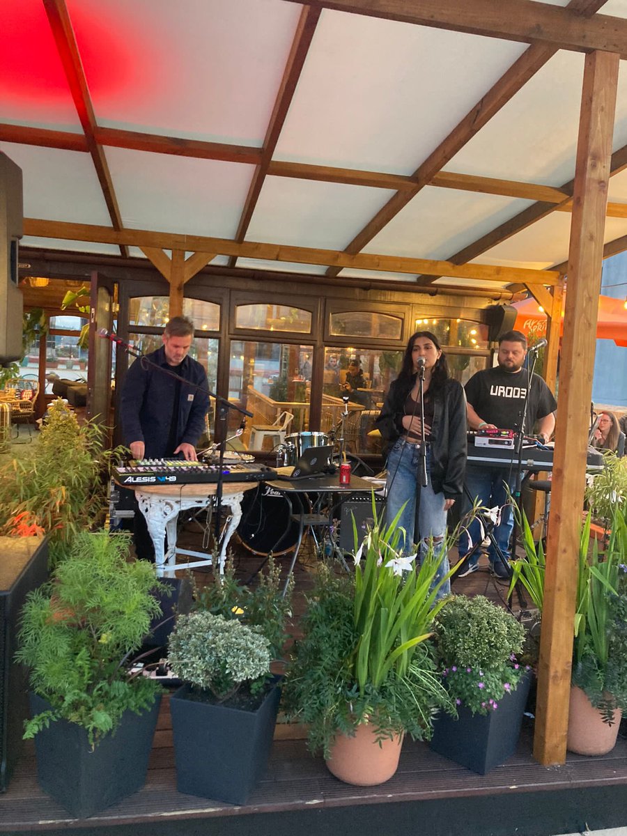 So good to play the Tuff at the Top festival @jacobsroofgarden Our first EVER live show so it was special! A giant thanks to everybody who attended! 🌳🌟🎤🙌🏼 #liveelectronic #liveelectronicmusic