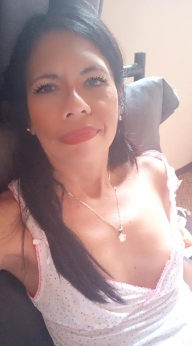 yolucecita's tweet photo. Hasta q el dueño de Tesla lo elimine, seguiré diciendo Buenas mis twitteros X.
Hoy salimos a agradecer a José Gregorio🙏🏼 Operación exitosa.Q Dios siga bendiciendo las 👐🏼 de mis doc. Tocó Mood reposo
Paso a paso. Domingo peculiar. Vida y Salud 😎✌🏼
#MejorandoAndo #Bendiciones
🌼 https://t.co/GxPVArH38N