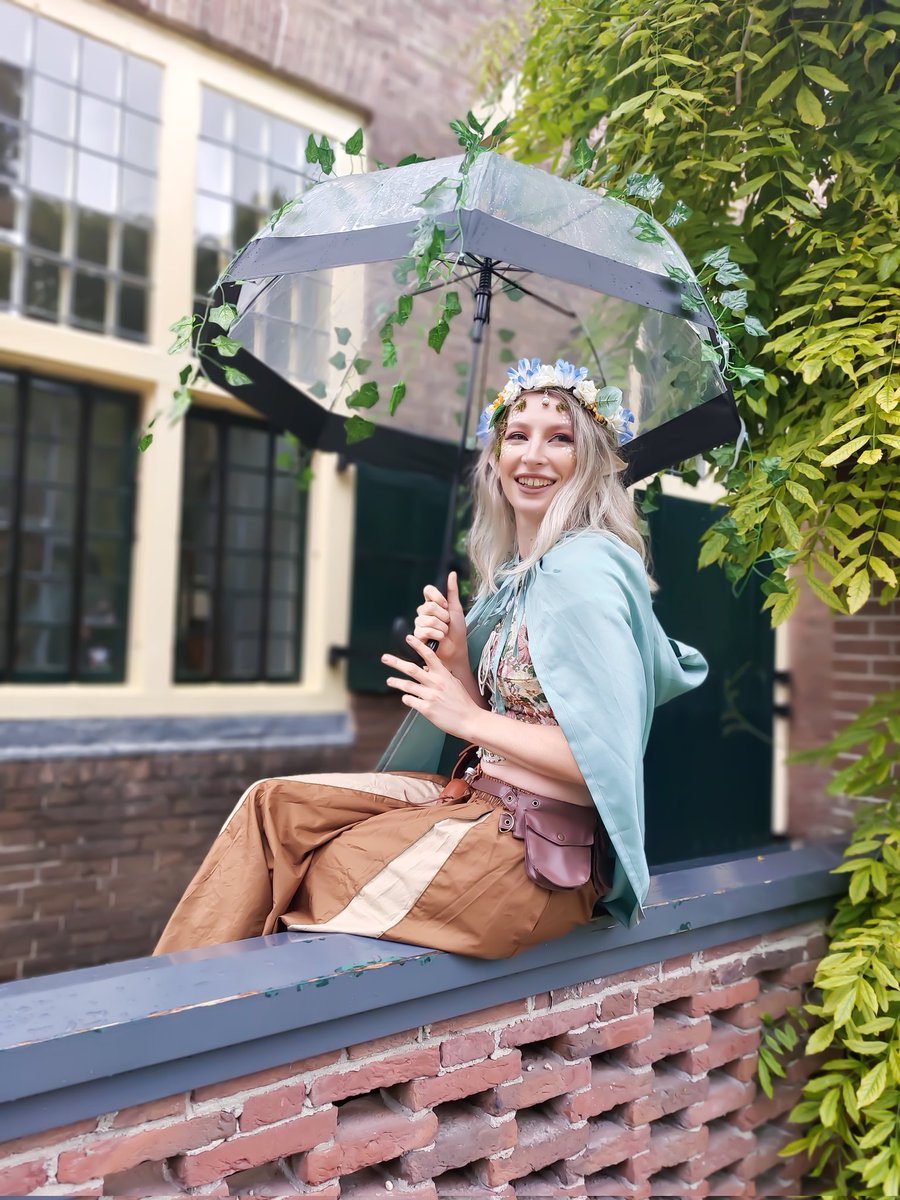 PropsByTessa's tweet photo. The rain actually added to the atmosphere 🥰
#castlefest #fantasy #elf https://t.co/RHErTECnCT