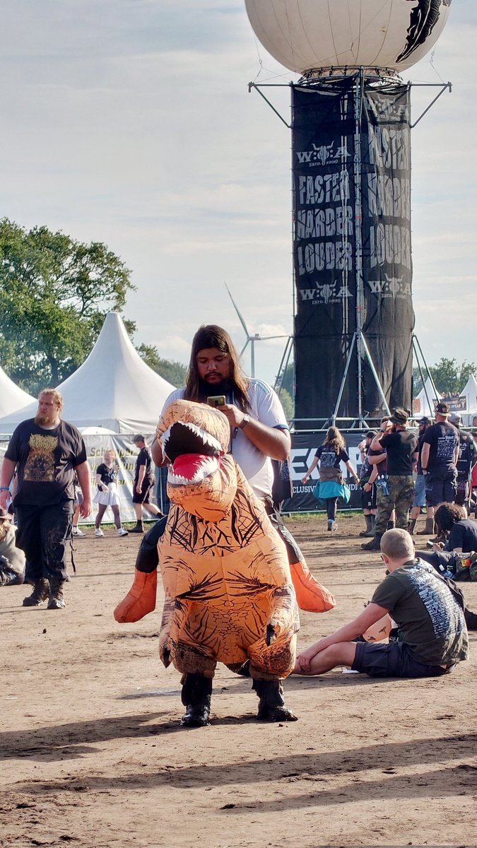 SampsaKettunen's tweet photo. #WackenOpenAir2023 run through and still Alice. What a journey! Thank you @Wacken, thank you @IronMaiden, thank you @amorphis, thank you @BattleBeast... and thank you #elmu. https://t.co/FAInfiFSHc