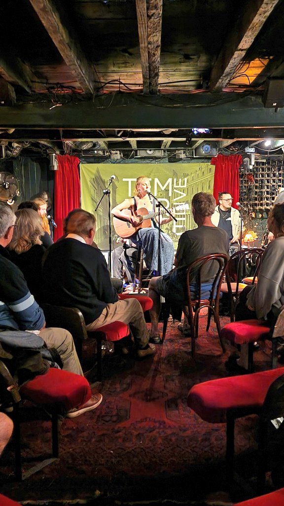 JBranson_'s tweet photo. Just had the best evening at @TemperanceCafe #Leamington. An intimate gig with local legend @AP_Mort, with guest appearance from @CraigSpivey, and support from
The hugely talented @GenevieveMiles. 🙌 https://t.co/29Df0pg85Q