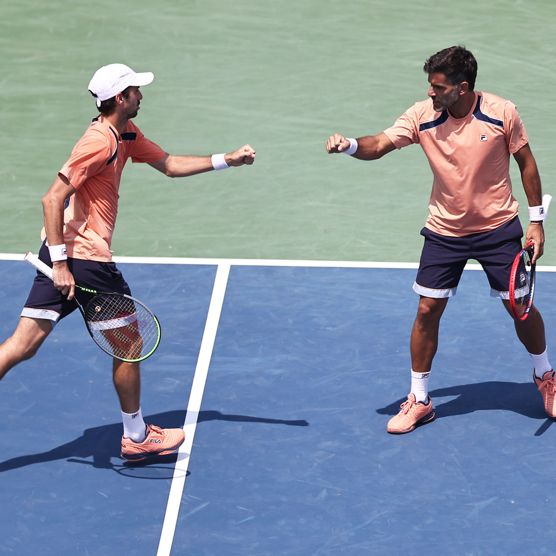 Not_Esportivas's tweet photo. ATP!
Parabéns aos duplistas campeões, os argentinos @machigonzalez1 e o seu compatriota @andymolto que conquistaram o @ATPTour 500 de @mubadalacitidc, conquistando o quarto título no ano e o quinto título na carreira juntos.
#ATP #MubadalaCitiDCOpen #MaximoGonzalez #AndresMolteni https://t.co/SDpgs1cjpG