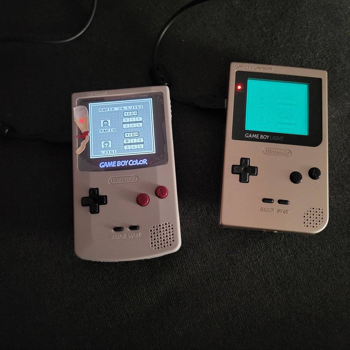 16BitsEra's tweet photo. Disfrutando muchísimo como hace 30 años del Link Cable de Game Boy al Tetris, Dr. Mario, Hatris,...
Gracias Luise por prestarnoslo!!!
#Tetris #GameBoyIPS #GameBoyColor #GameBoyLight https://t.co/SvuOYuMfJZ