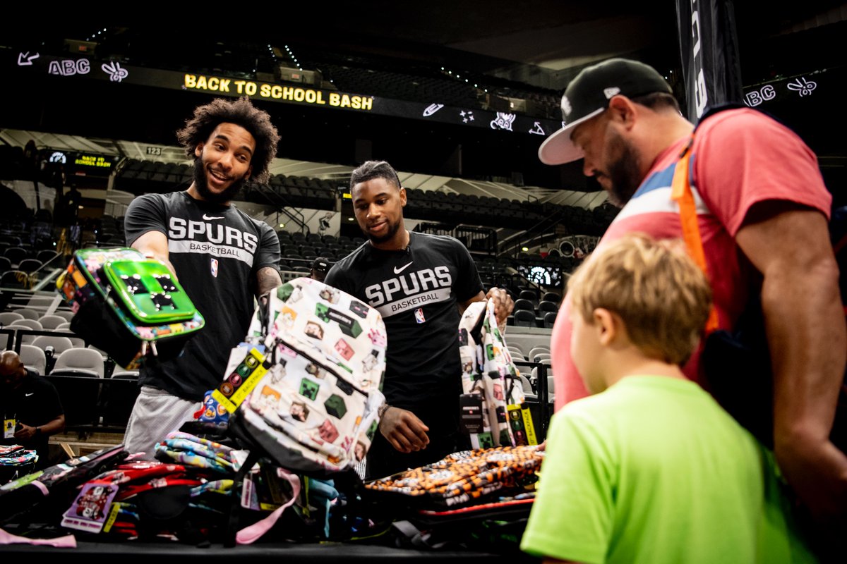 spurs's tweet photo. Ready for the new year πβοΈπ
Blake, Malaki, Julian and Charles stopped by the annual Back to School Bash yesterday to help pass out school supplies to our local teachers and students! π€π€
#SpursWay https://t.co/5c1gLANthS