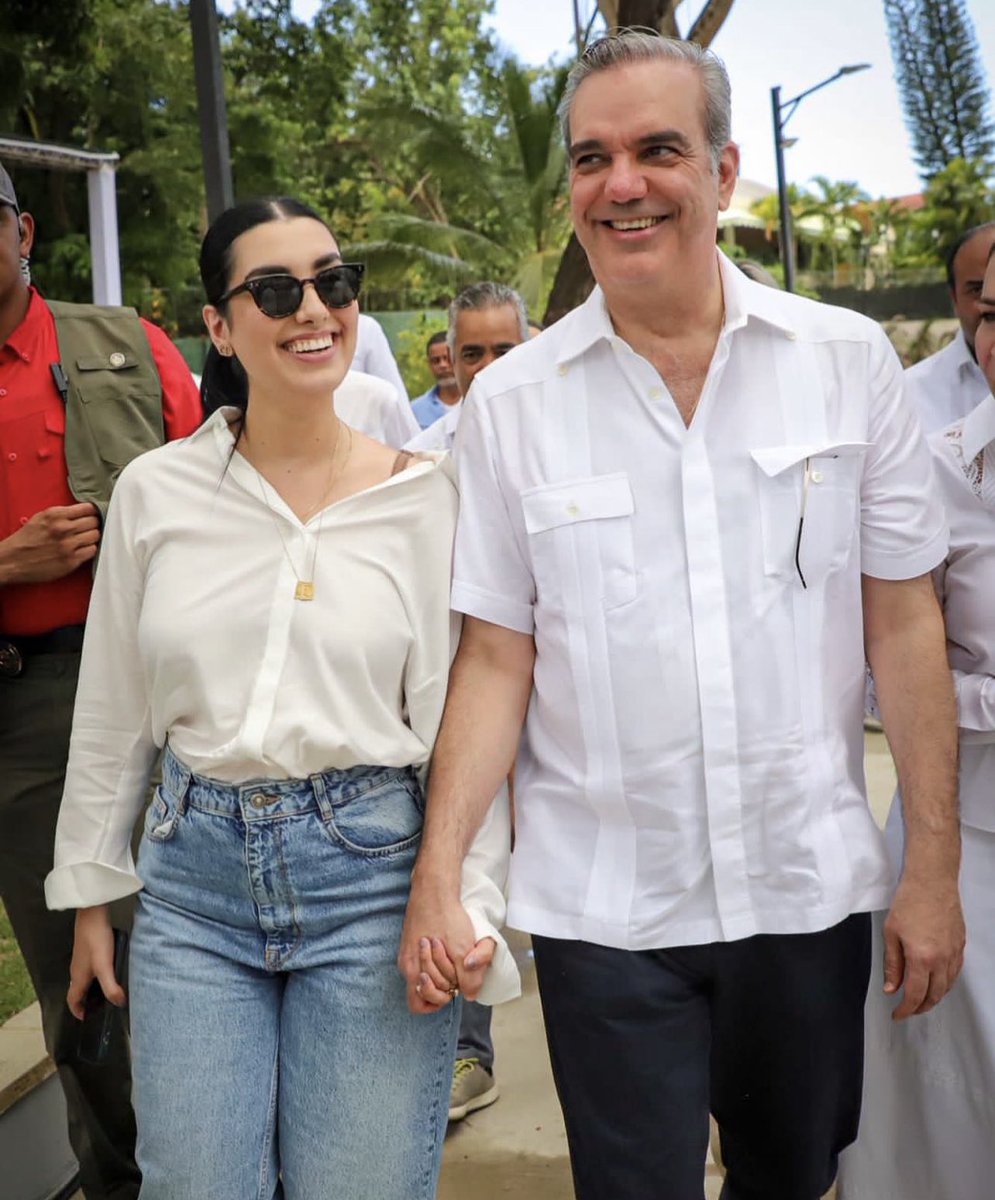 kpininimemes's tweet photo. Larga vida para mi suegro😍 @luisabinader https://t.co/YIeDYPTMwj