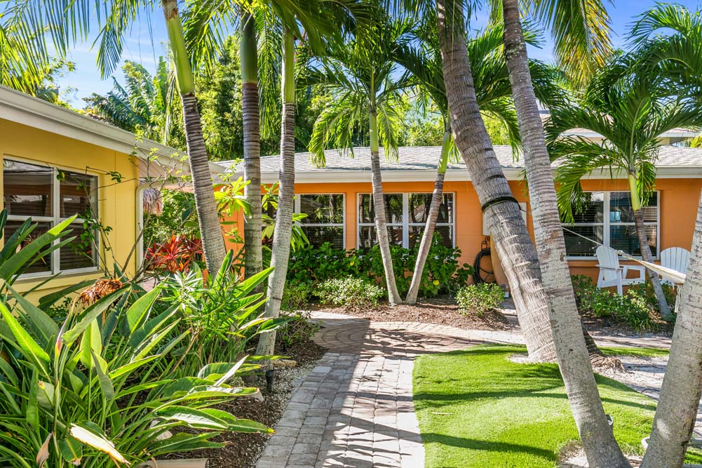 We offer a tropical paradise perfect for your next Siesta Key stay.
💻 siestakeybeachsidevillas.com
📞 941-203-5985
#sarasota #siestakeyhotel #siestakeybeach #siestakey #sunsets