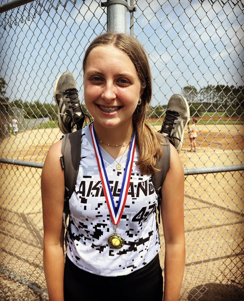 joannekemnitz's tweet photo. Both these girls played their last 🥎 tournament together this weekend.  So proud of these two for their hard work this season. Each won a 🏅 for player of the game. I am one proud mama.  @savanah_kemnitz https://t.co/yRQksK3xgW