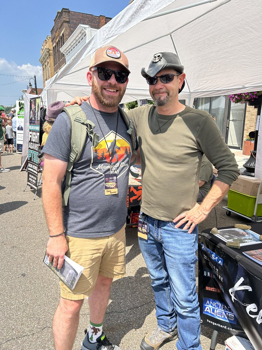 jpierceburton's tweet photo. So great to be at the #hockinghillsbigfoot festival this weekend! Great work #beaoutdoors
Great to chat w/ @CliffBarackman @squatchdet @ken_gerhard and #WildBill Missed a good time @ReverendMatzke https://t.co/kFgD1Zuybl