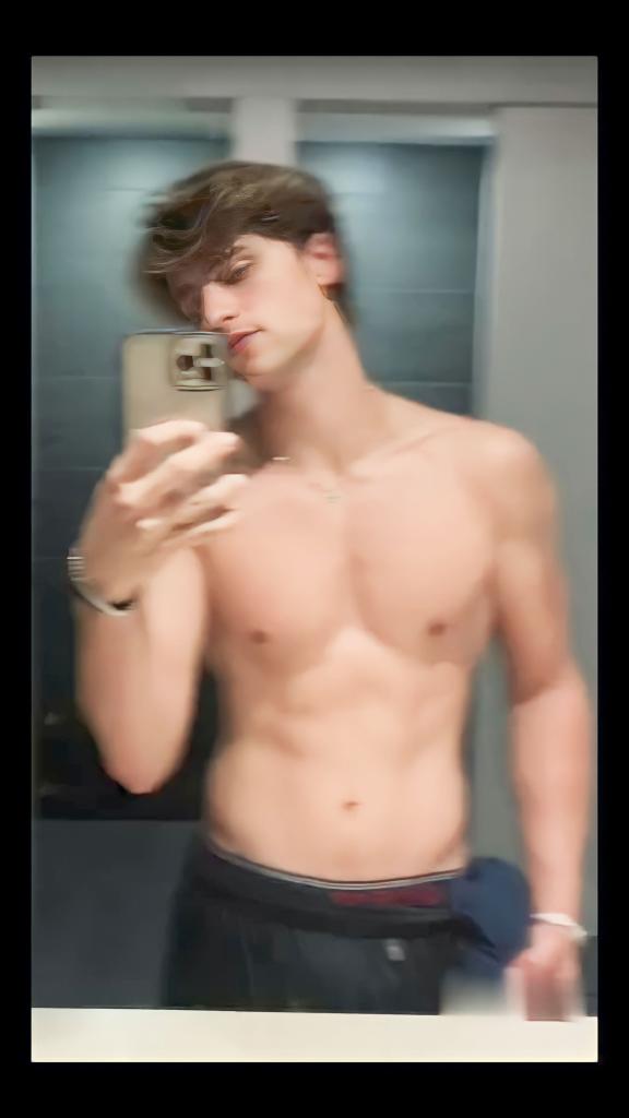 Maferxmt09's tweet photo. No se que le pasó a remini, pero te gané Iván logré sacar la foto de tu vídeo después de 20 intentos😩 y le puse calidad porque no tenía en mi capture.🫶🏻🫣 Te gané jajaja y no me ayudó peppateayudaentiktok. JAKAJA 
@imartinezp_ gracias por tremendo monumento. https://t.co/jrdr0FVqsq