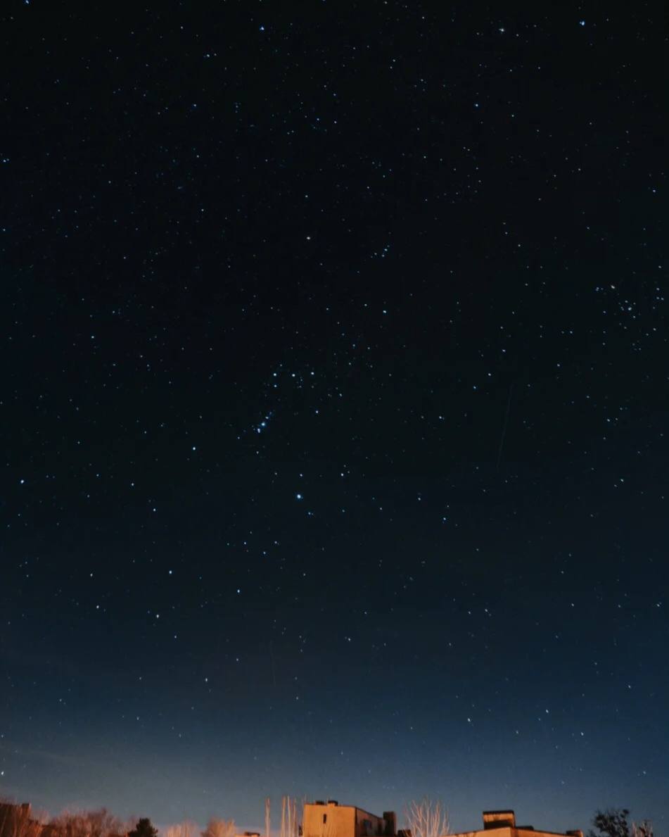 genc_96's tweet photo. Stars are an art painted across the sky https://t.co/kxttlVmFea