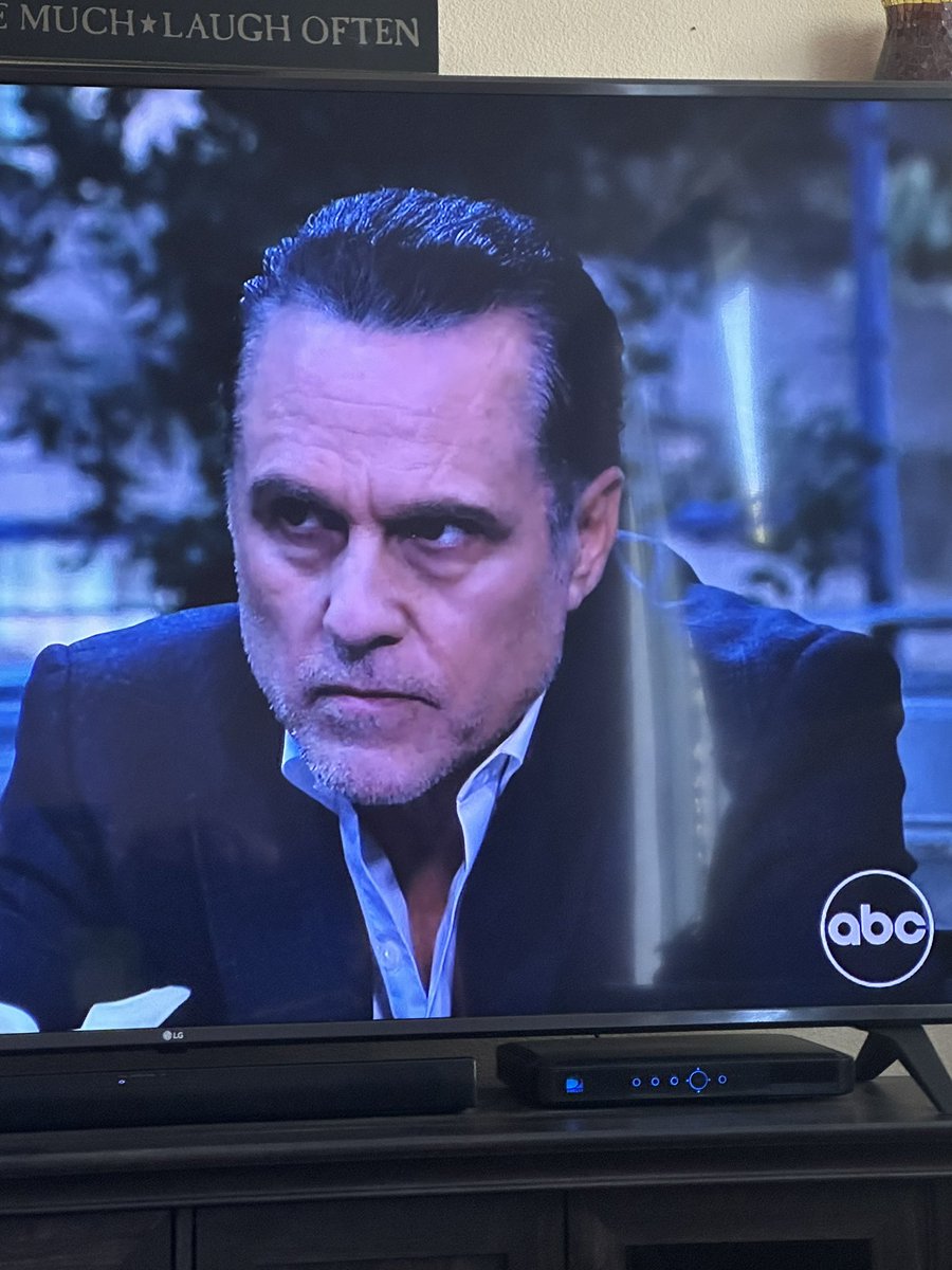 Sonny to Anna: “Tony Soprano had a soft side”…😂😂 Great line!!
.
“Look at our #SonnyCorinthos (aka @MauriceBenard still looking sharp after all these years”!! 🔥🔥 #GH